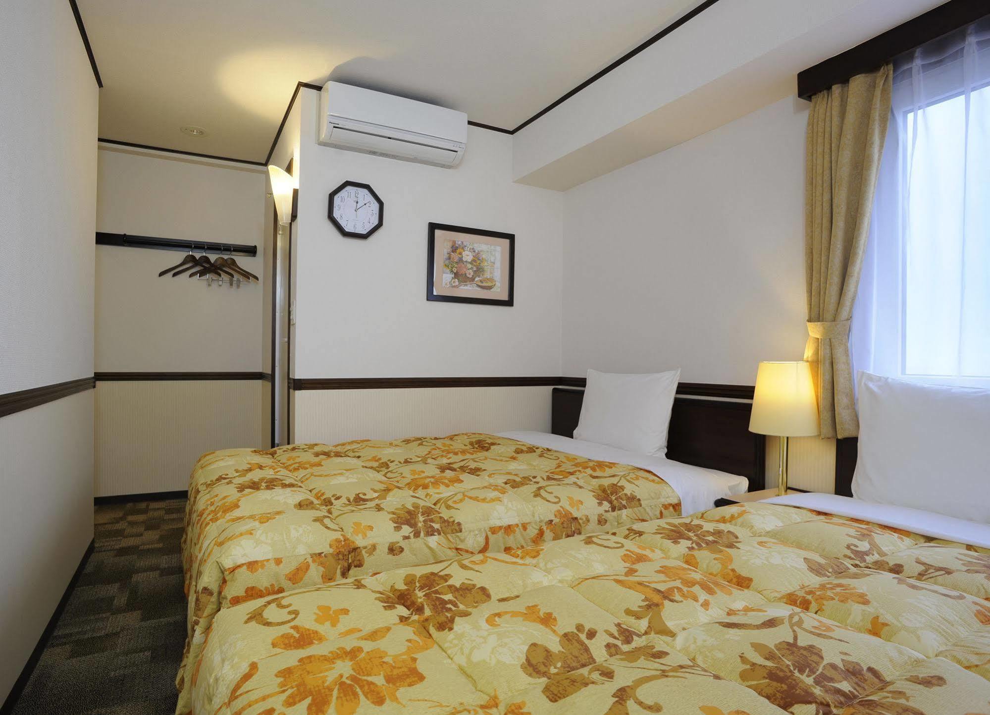 Toyoko Inn Kokura-Eki Minami-Guchi Kitakyushu Exterior foto